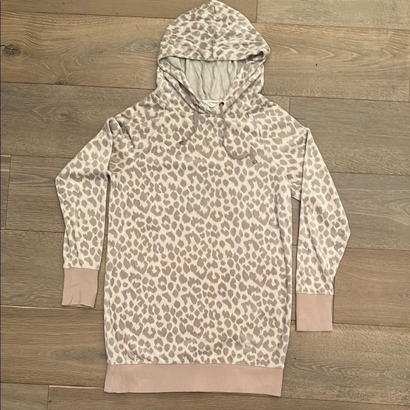 Victoria’s Secret Leopard Print Velour Hoodie - Oversized Fits Small - Picture 1 of 4